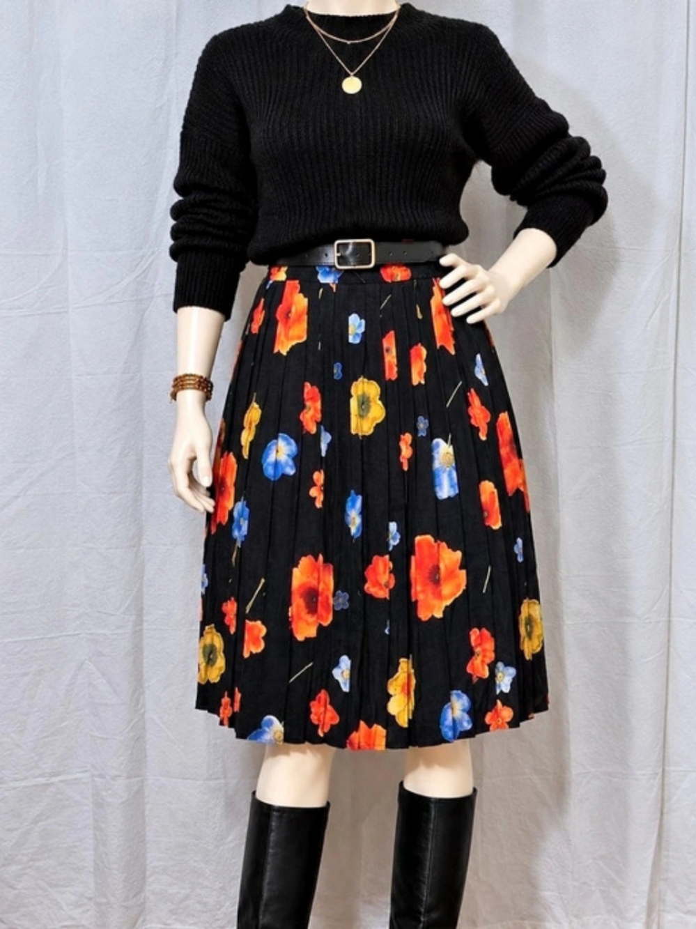 Vintage Karin Stevens Petites Black Floral Pleated Skirt Size 6 Like New